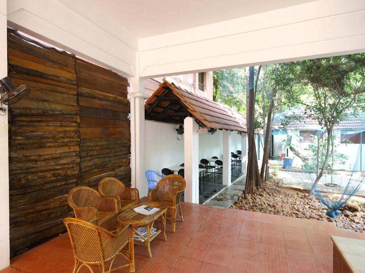 Oyo 7355 Covinille Acomodação com café da manhã Madurai Exterior foto